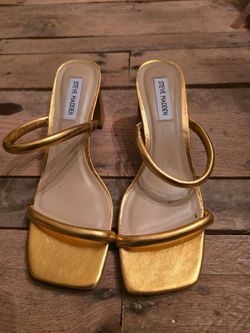 Women's sz 8 Steven Madden 4" heels