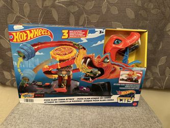 Hot Wheels City Track Set Pizza Slam Cobra Attack Playset with 1:64 Scale Toy Car for Kids, 24.51 in