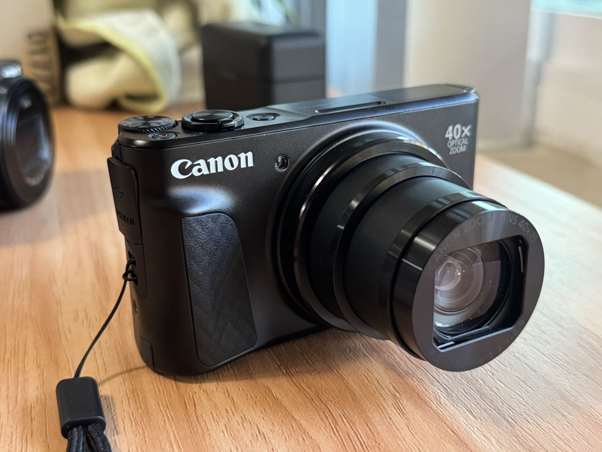 Canon 40x Sx740 Camera