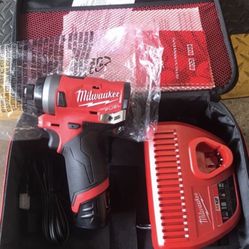 Milwaukee Fuel 12v Kit With Charger & Battery New