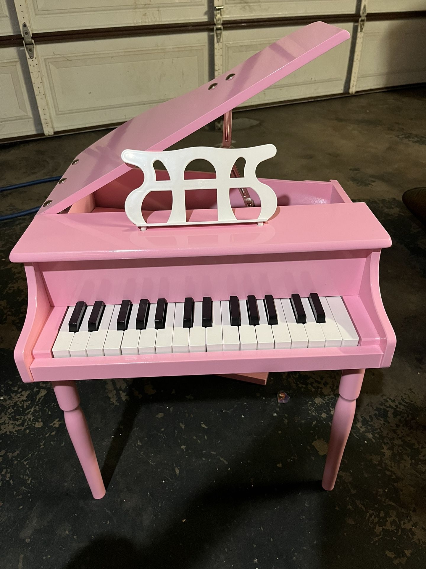 Girl Piano