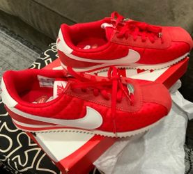 Nike GS Cortez Shoes  Youth Valentine’s Day 4.5 Youth  or size 6 women ! Red Hearts New