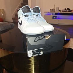 Size 8 Jordan 1 Mid SE Ice Blue