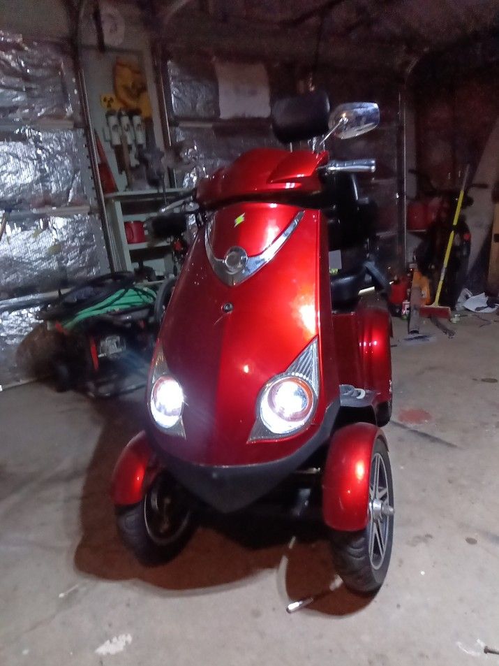 Ewheels 750 Red Adult Scooter Wot=25mph