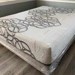 Queen Sky Comfort Cool Memory Foam Mattress And Boxspring 