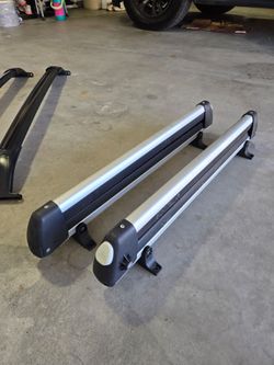 Ski and snowboard roof rack GM vehicles 15 to 18