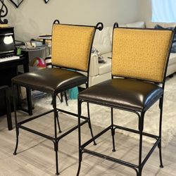 🪑 Elegant Bar Stools – Set of 2 – Excellent Condition!