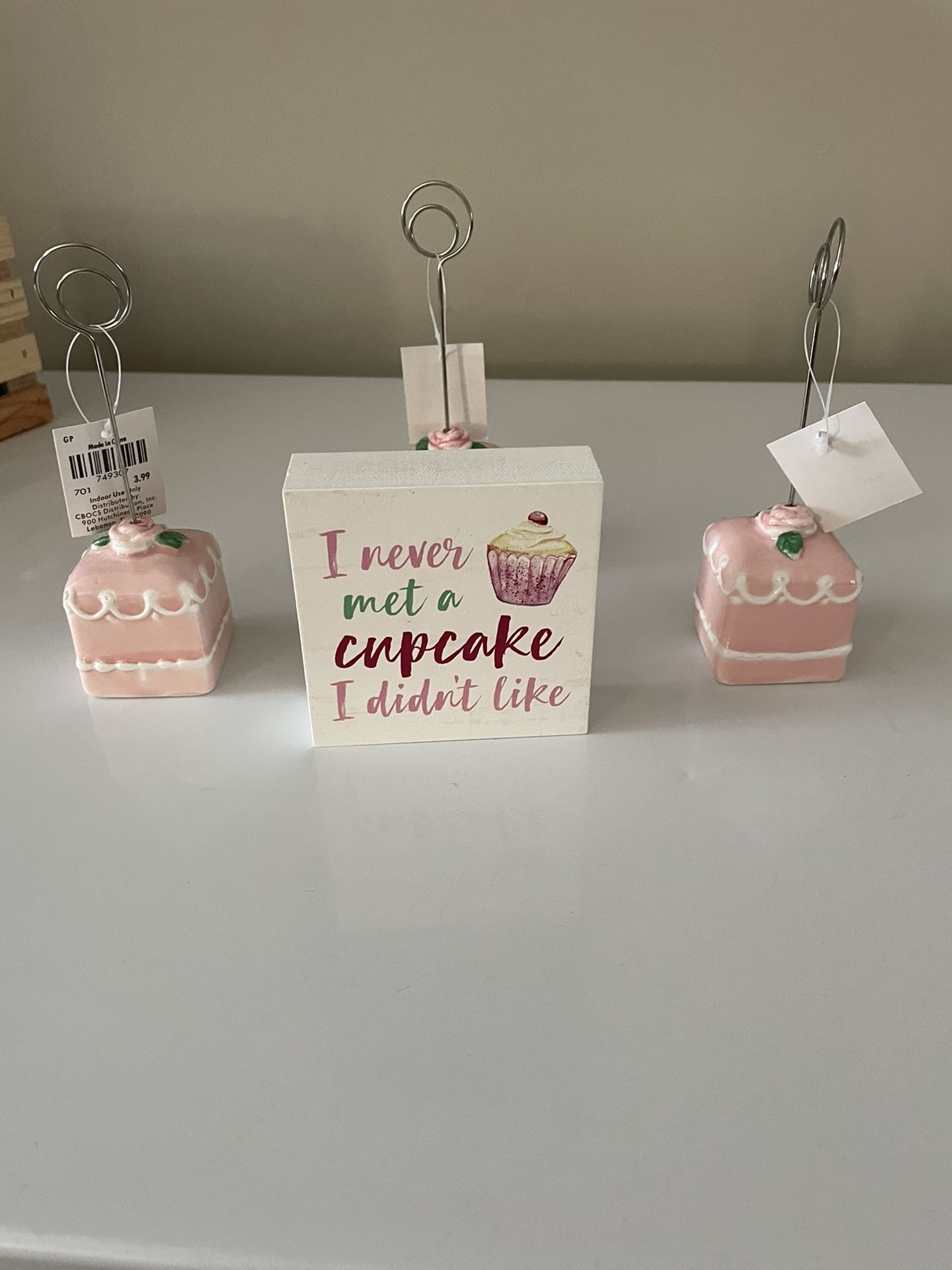 Cupcake Holders And Sign