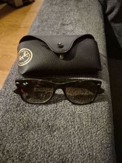 Ray-Ban Wayfarer Sunglasses with Case