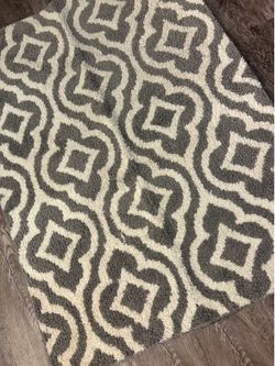 gray and white rug