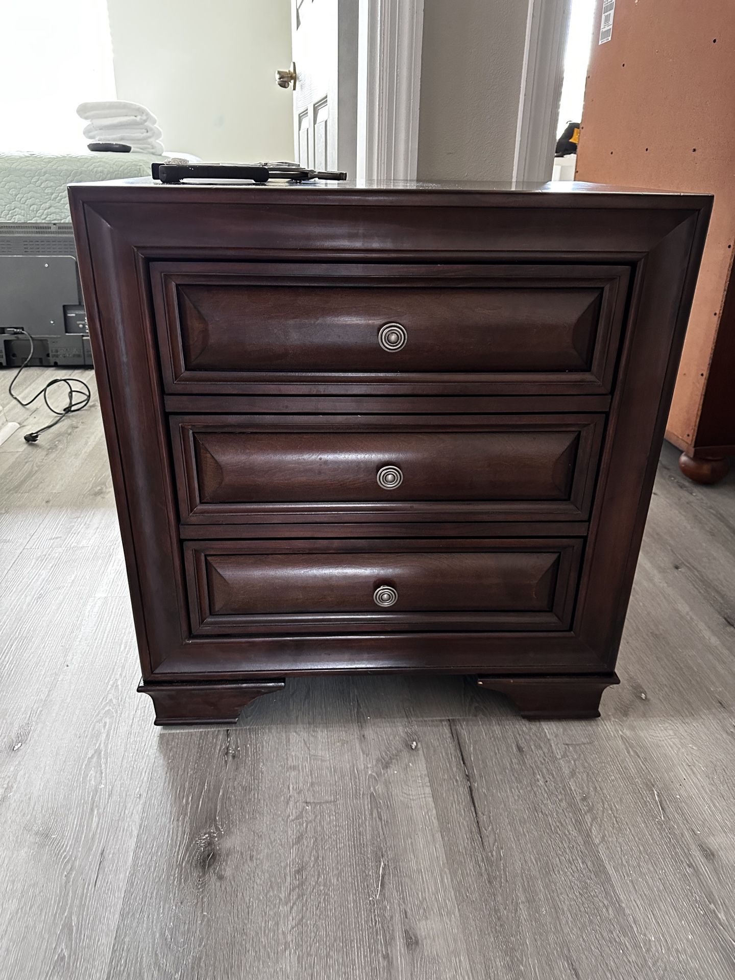 Nightstand for Sale in Orlando, FL OfferUp