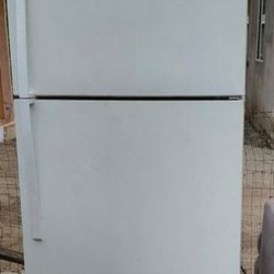 Large whirlpool Refrigerator 