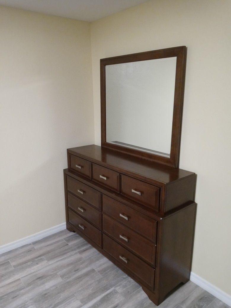 King Size Bedroom Set.