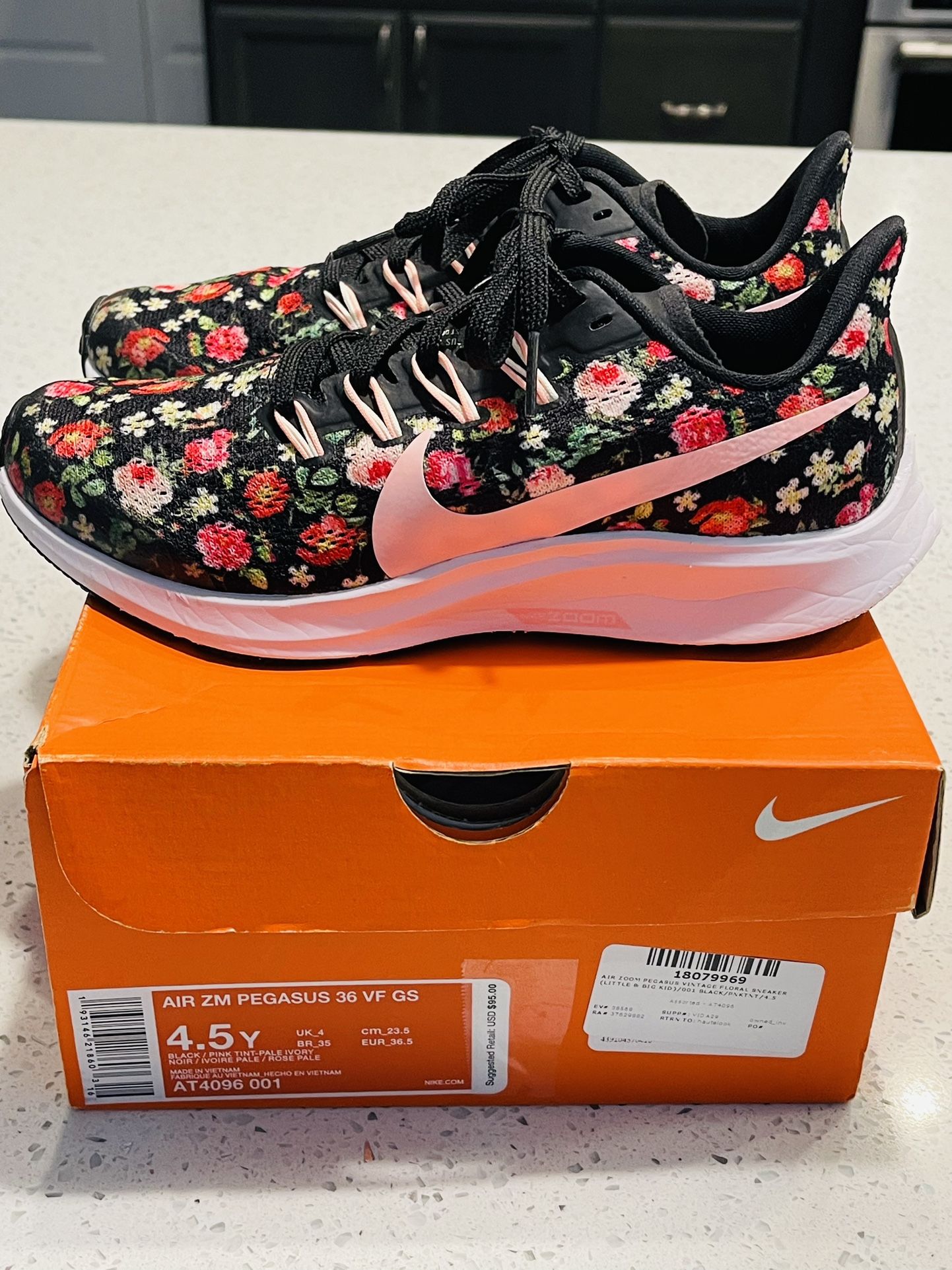 NIKE Youth Size 4.5