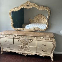 Elegant 8-Piece Queen Bedroom Set 