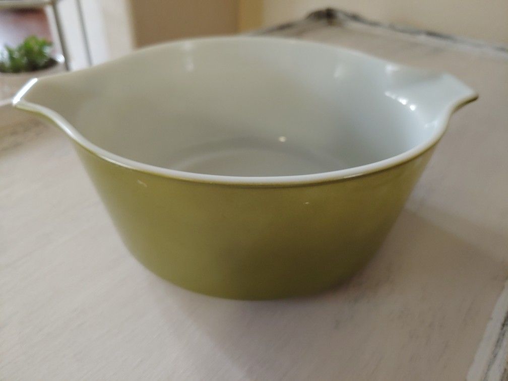 VINTAGE PYREX OLIVE GREEN 2.5 QT