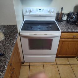 Whirlpool Glass Top Stove With GE Overhead Microwave 