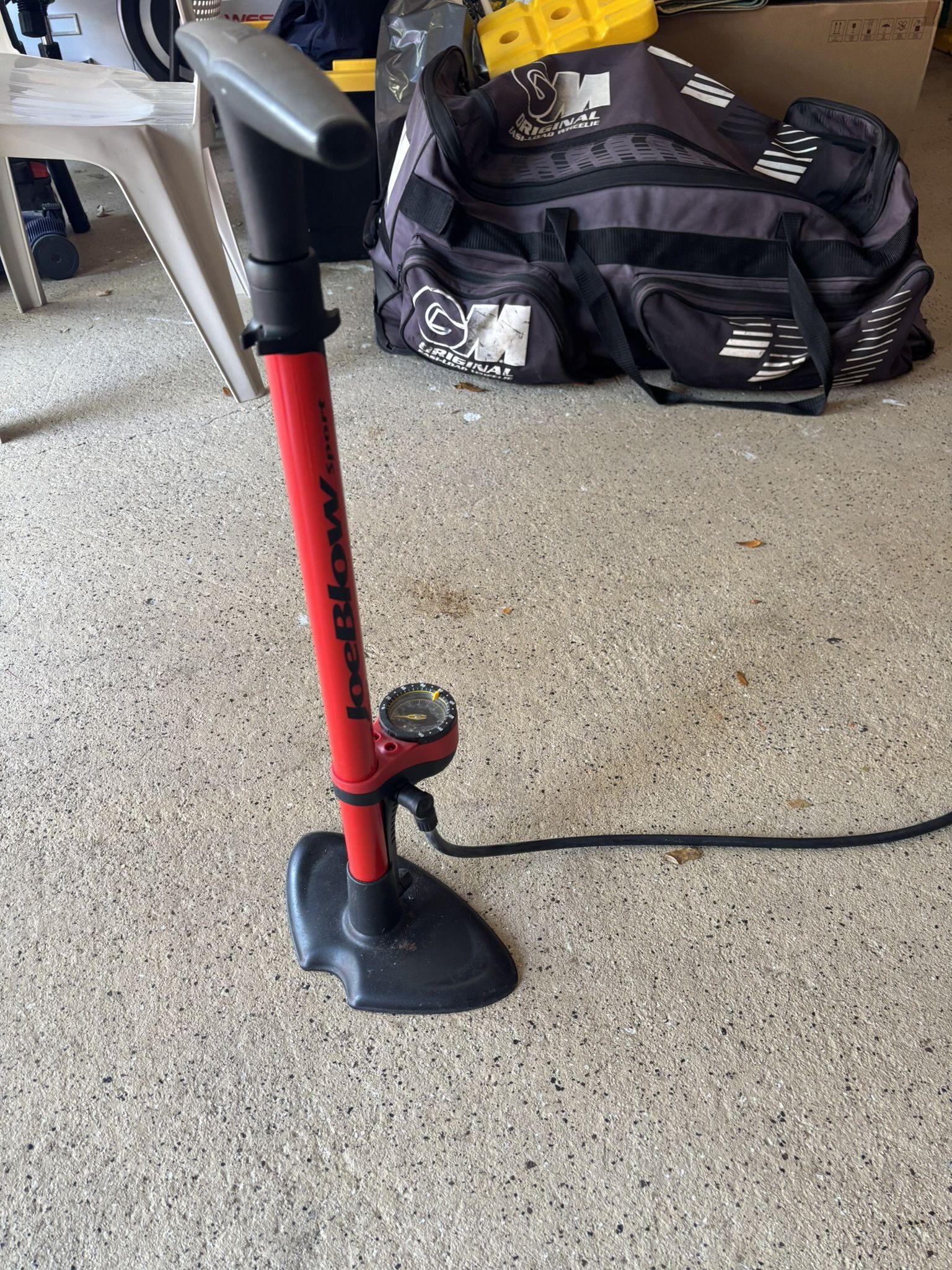 Joe blow Bike Pump With Analog Gauge 