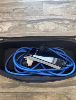 Hyundai EV Charger Plug In