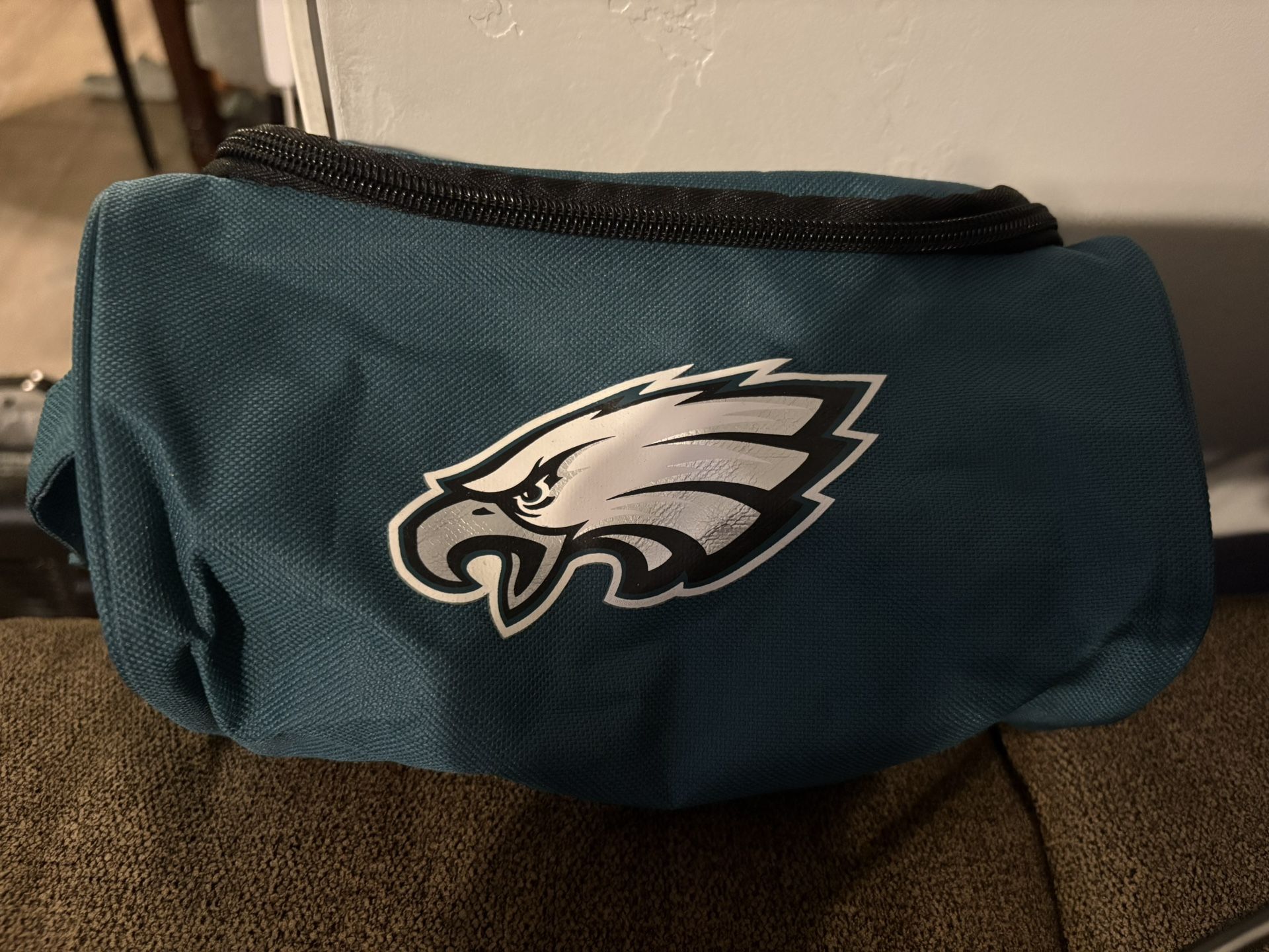 EAGLES POUCH