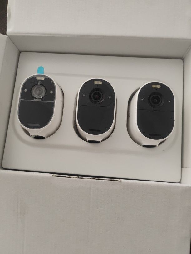 3 ARlo security cameras brand new