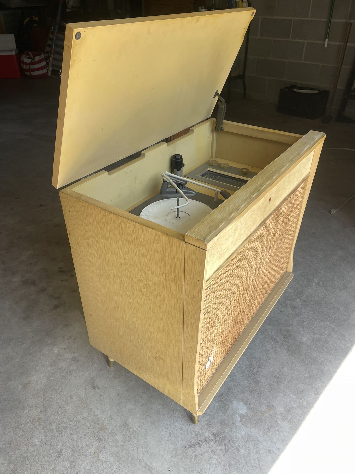 Vintage 1960’s Stereo - Record Player/Radio