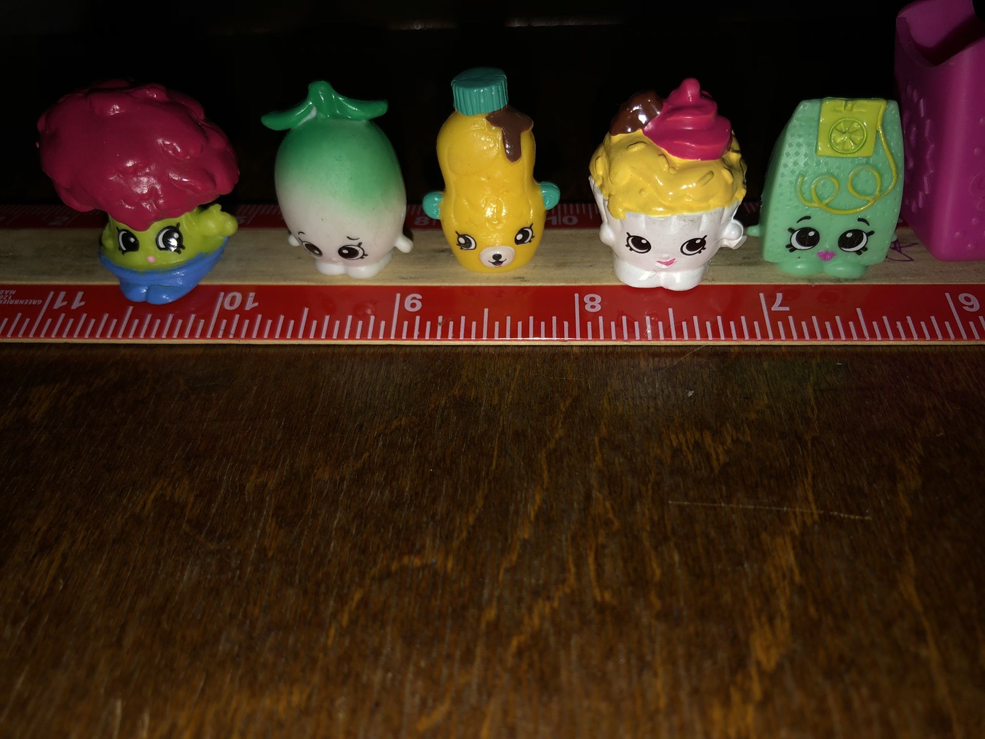 Mini Shopkin Figurines (16 pieces total)