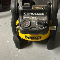 Dewalt  2.5 Gallon
