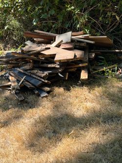 Free wood pallet, trex 4 pieces , and 4” long pieces