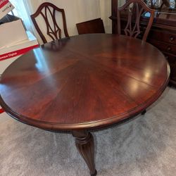Beautiful Dining Table Like New