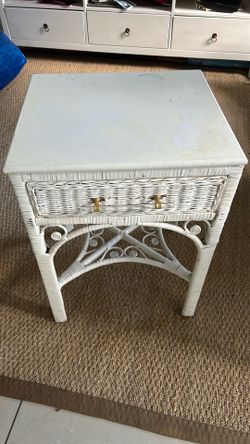 White Wicker Bedside Table / Nightstand