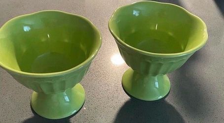 Bright green dessert bowls