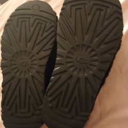 UGG 