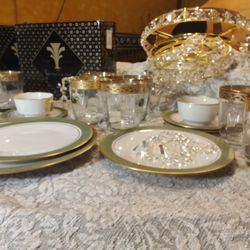 Vintage 1960 Crystal With Gold Glasses