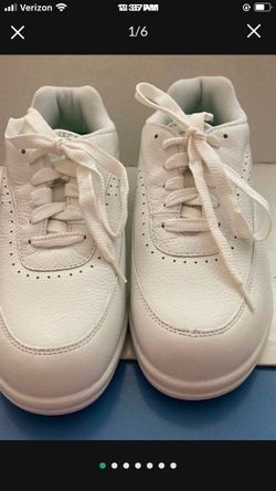 Néw Womens White Charger Naturalizers  Walking Leather lace up shoes size 7