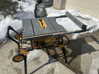 Dewalt 10 inch Contractor saw with mobile unit
