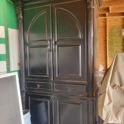 Armoire Antique Black