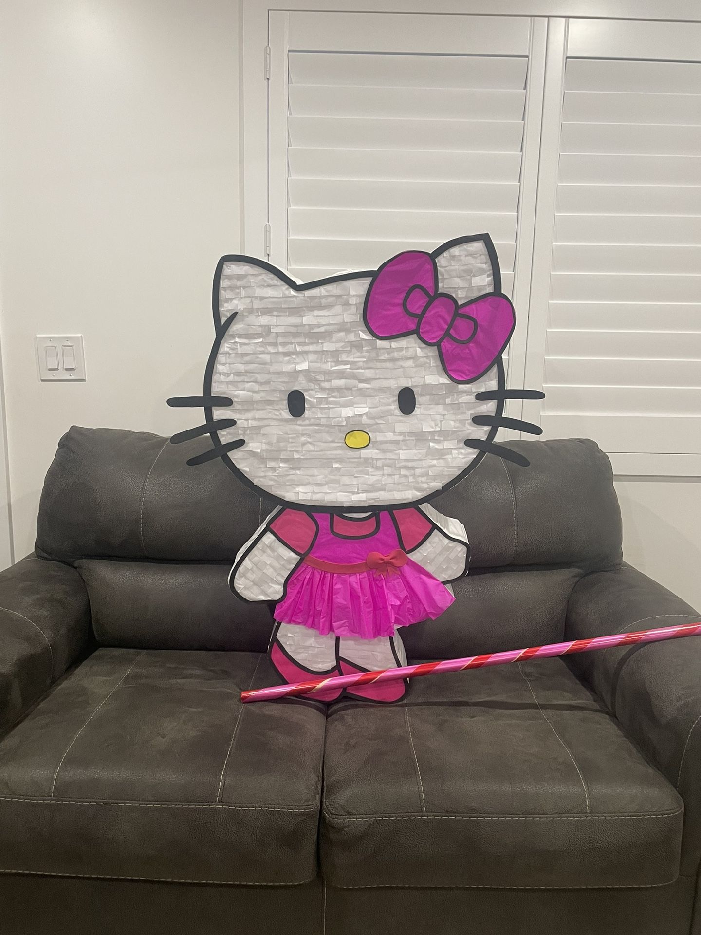 L Hello Kitty Piñata
