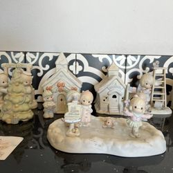 Precious Moments Figurines Christmas