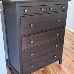 Solid Wood 6- Drawer Chest Dresser !!! 