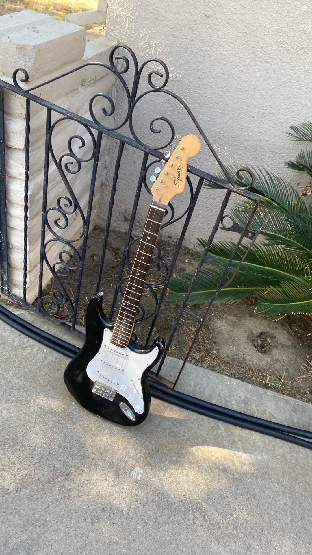 Guitar Squier bullet by Fender