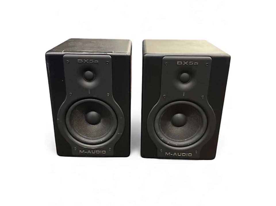 M-AUDIO  BX5a  Powered Speakers