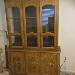 Dining Room Table Chairs And Hutch