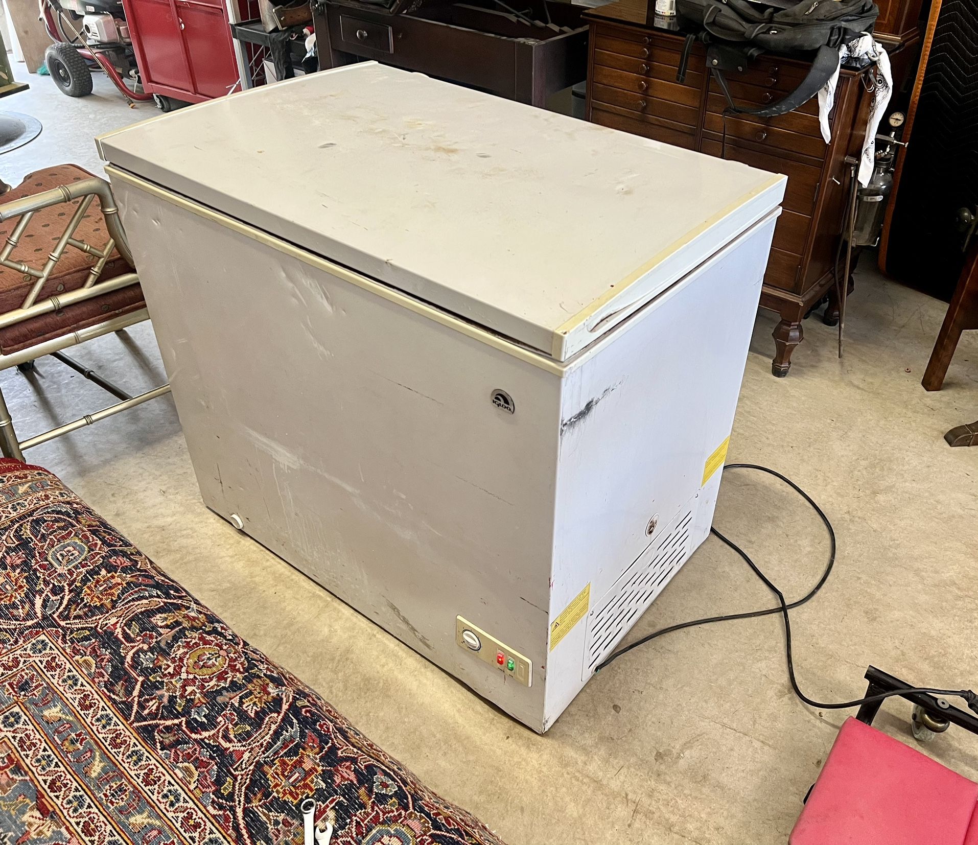 Igloo Chest Freezer with Basket 8.86cu.ft