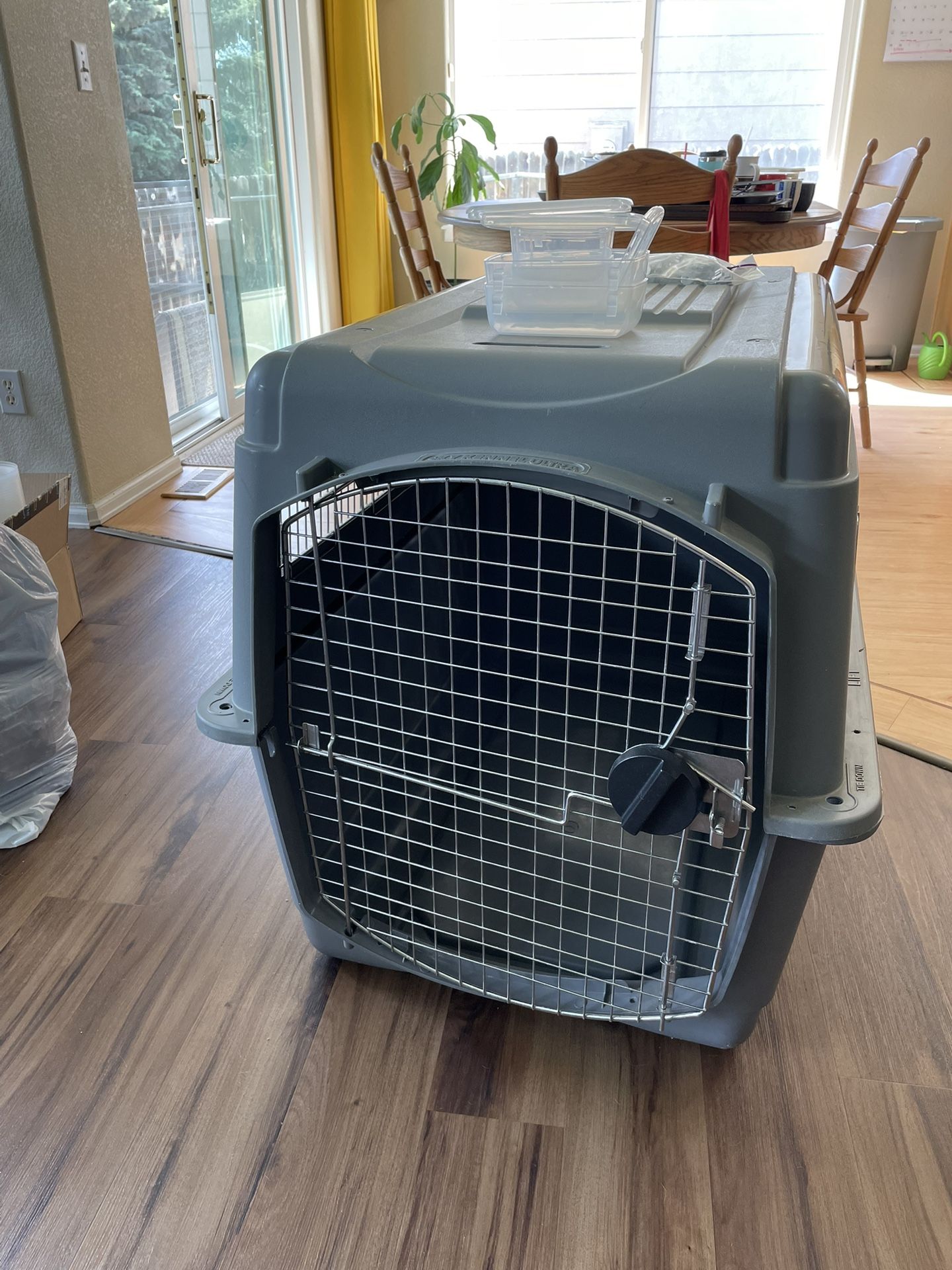 Xtra Large Dog Or Pet Carrier/Crate/Kennel