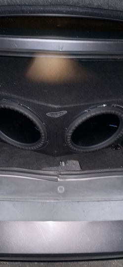Two 15 inch kicker comp Q subwoofer and box