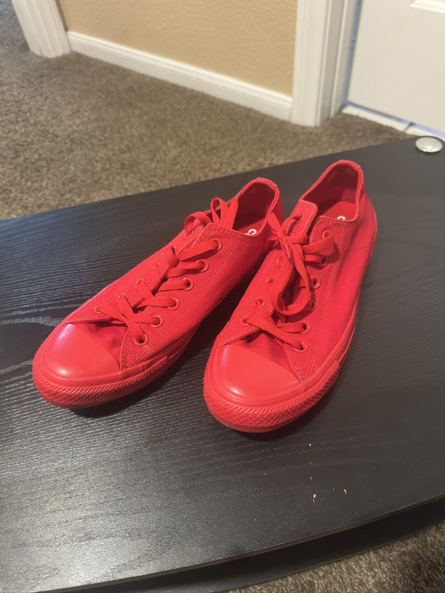 Converse All Red