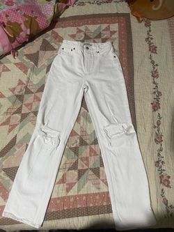 Abercrombie and Fitch 90s Straight Ultra High- rise white Jeans