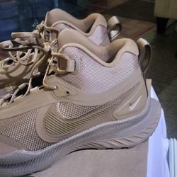 NIKE SFS BOOTS size 9