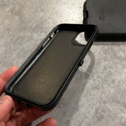 Otterbox  Defender . iPhone 11 Base Phone , 